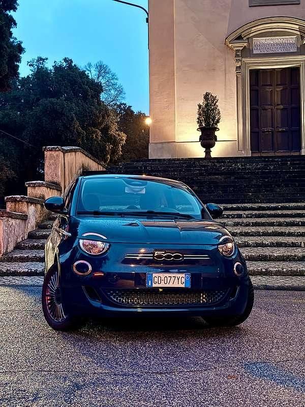 Usata Fiat 500e Icon 42 kW (58 CV) 2020 Blu Utilitaria