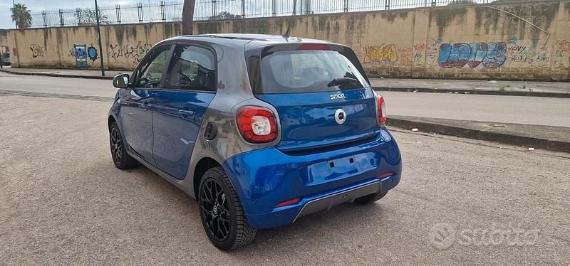 Usata Smart ForFour Brabus 90 CV (66 kW) 2019 Blu Utilitaria