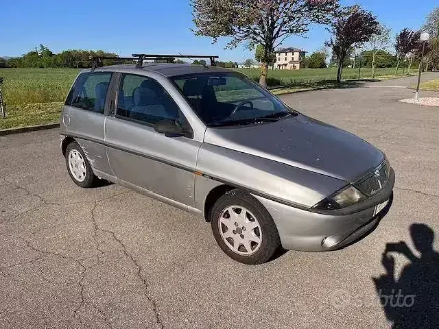 Usata Lancia Ypsilon 60 CV (44 kW) 1999 Grigio Utilitaria
