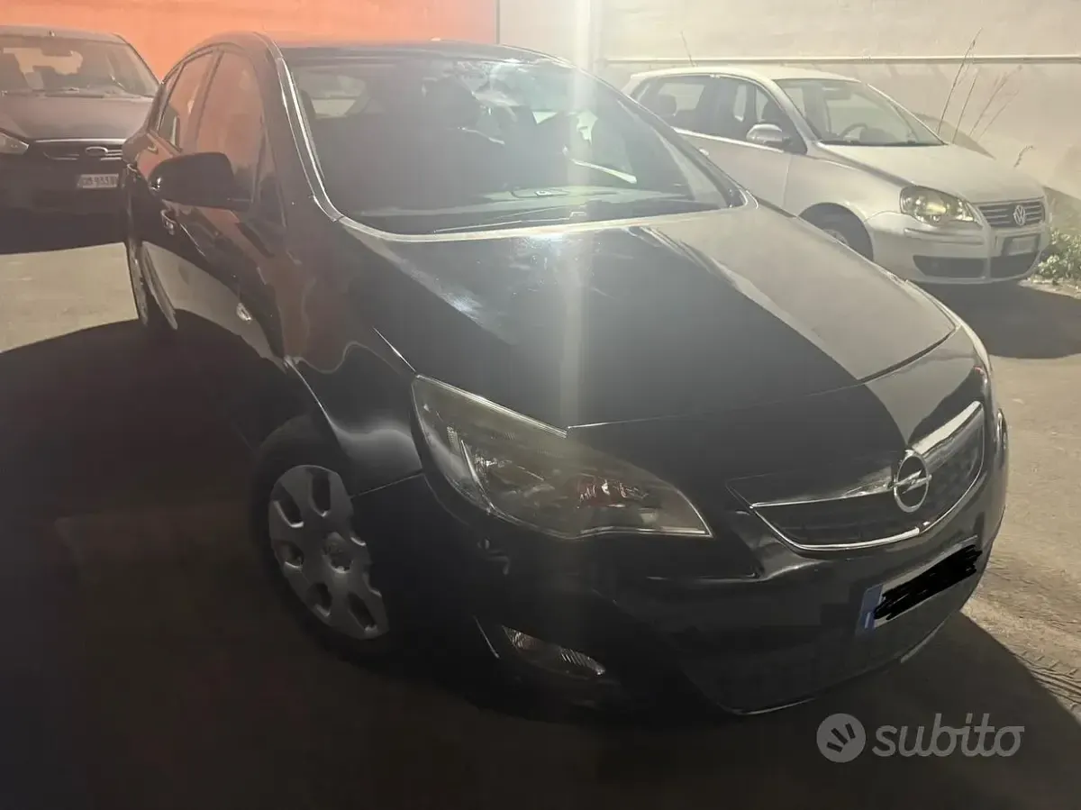 Usata Opel Astra 100 CV (73 kW) 2010 Nero Berlina