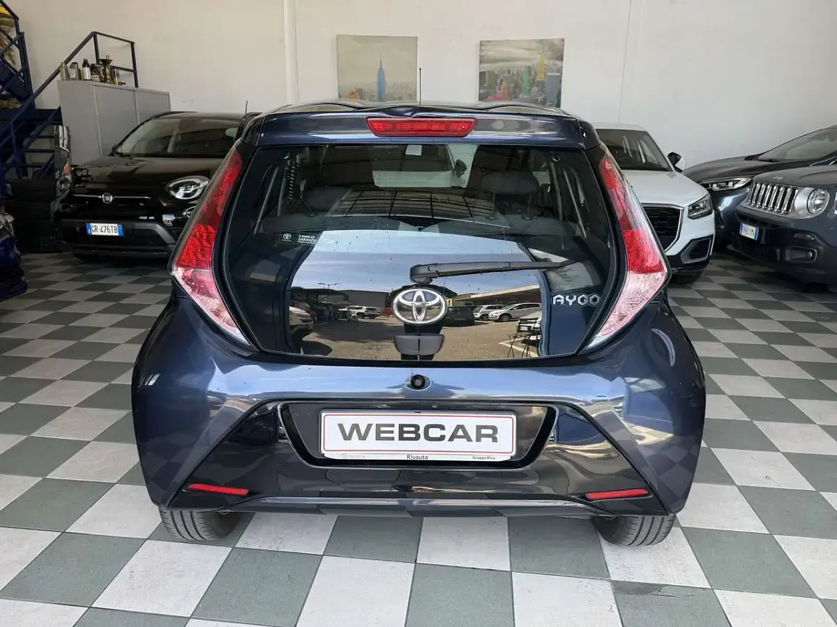 Usata Toyota Aygo X-wave 69 CV (50 kW) 2015 Grigio Utilitaria