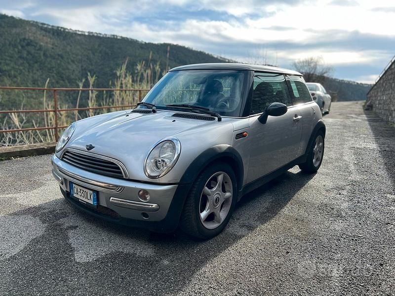 Grigio Usata 2002 Mini Cooper Due volumi | 2000 € (Ottimo prezzo) - Immagine 1/4
