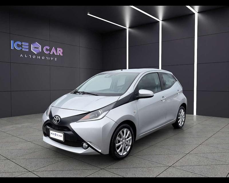 Usata Toyota Aygo X-play 69 CV (50 kW) 2015 Argento Utilitaria