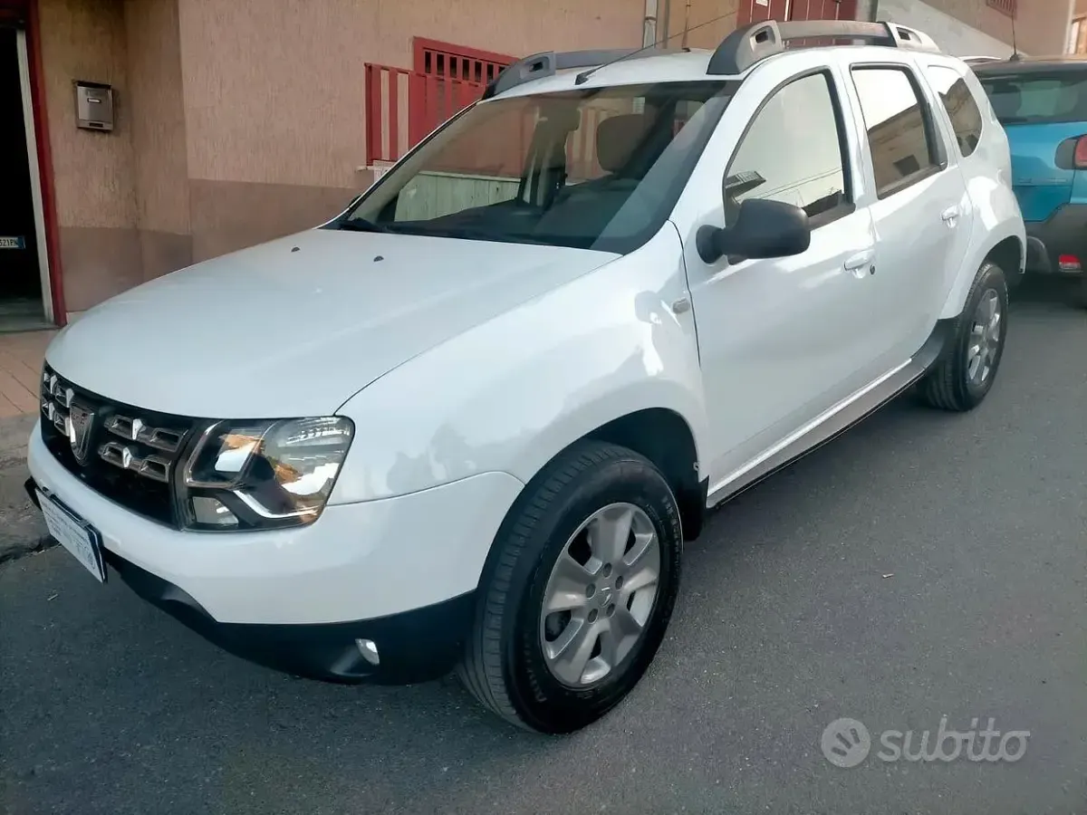 Usata Dacia Duster Lauréate 109 CV (80 kW) 2015 Bianco SUV