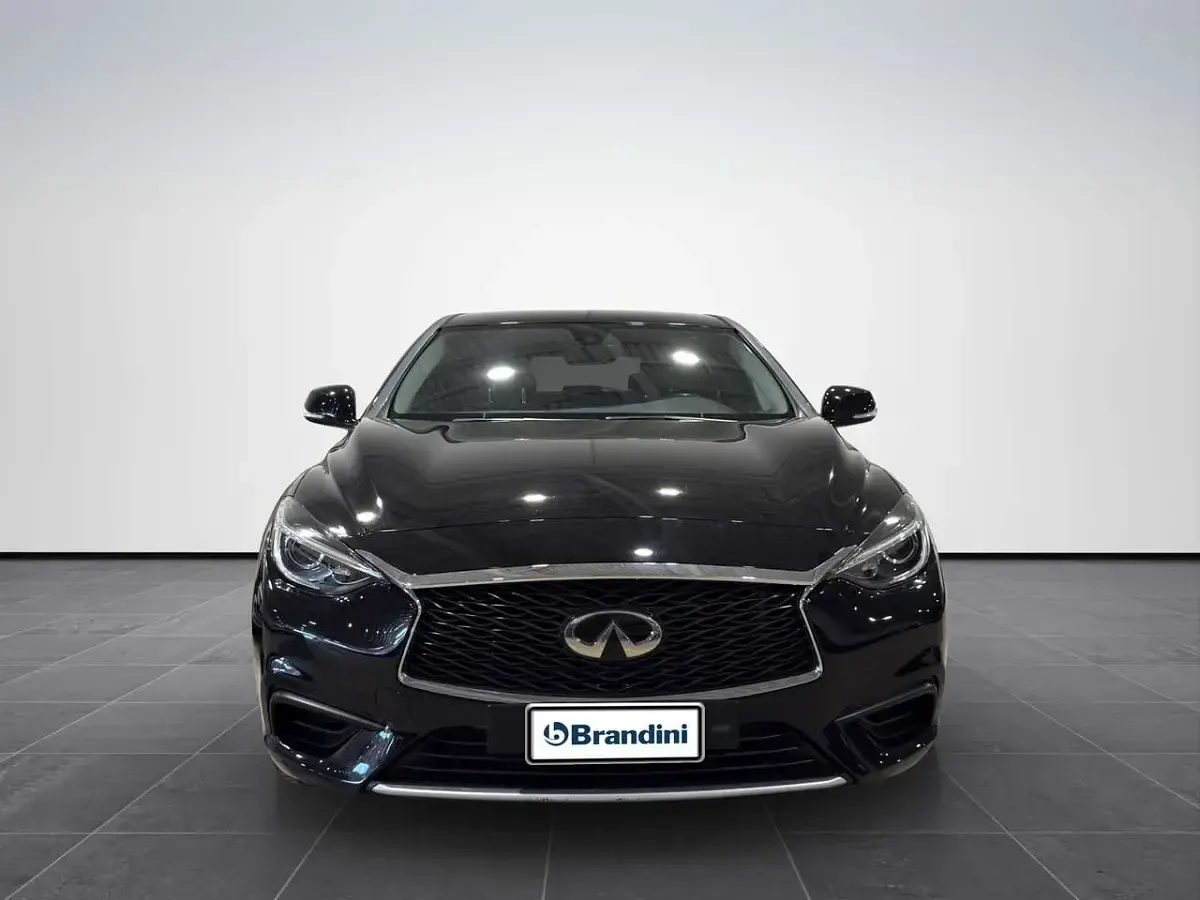 Usata Infiniti Q30 Premium 109 CV (80 kW) 2016 Nero SUV