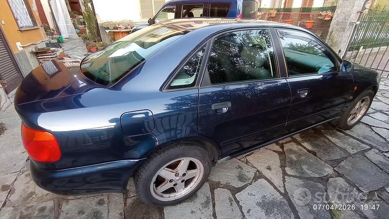 Usata Audi A4 1995 Blu Berlina