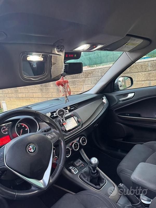 Usata Alfa Romeo Giulietta Distinctive 105 CV (77 kW) 2015 Grigio Berlina