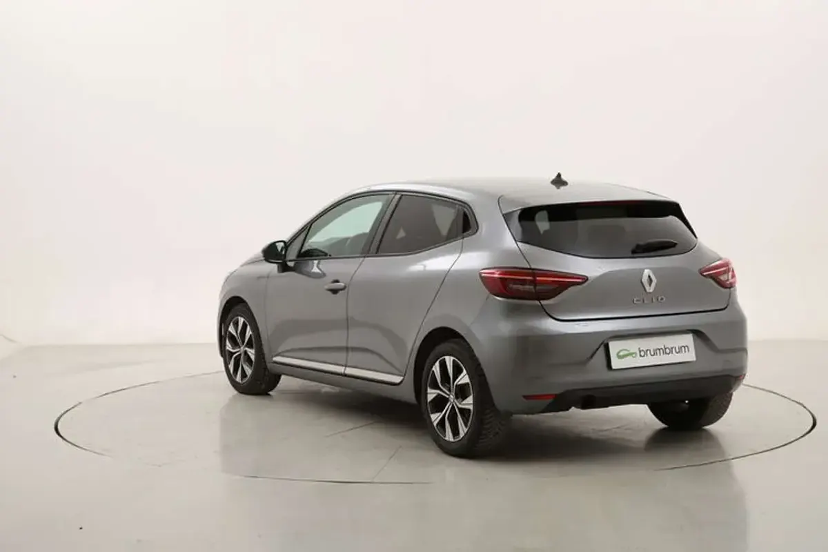 Usata Renault Clio Evolution 101 CV (74 kW) 2023 Grigio Utilitaria