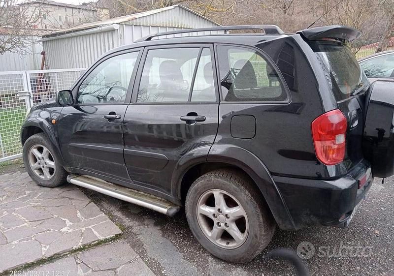 Usata Toyota RAV4 116 CV (85 kW) 2001 Nero Station wagon