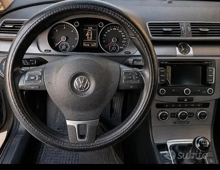 Usata VW Passat 105 CV (77 kW) 2013 Marrone Berlina