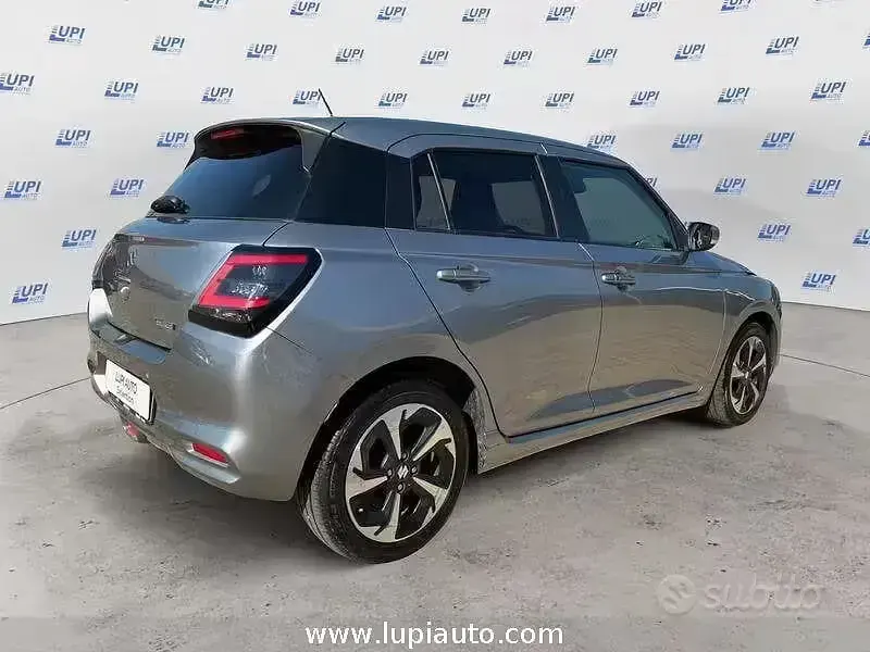 Usata Suzuki Swift 83 CV (61 kW) 2024 Grigio Utilitaria