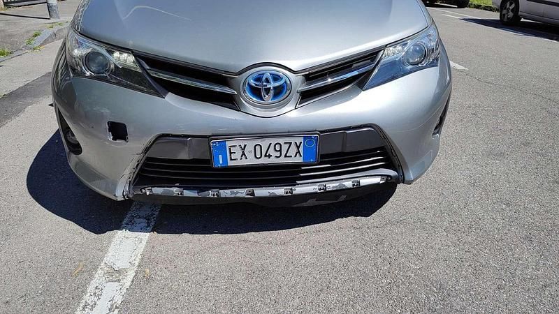 Usata Toyota Auris Hybrid Lounge 99 CV (72 kW) 2014 Berlina