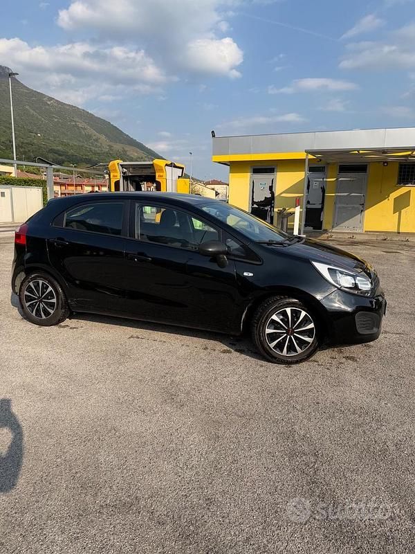 Usata Kia Rio EX 74 CV (54 kW) 2012 Nero Berlina
