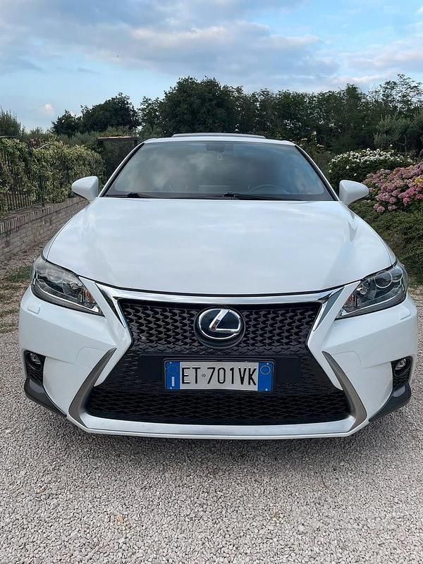 Usata Lexus CT200h 99 CV (72 kW) 2014 Bianco Berlina