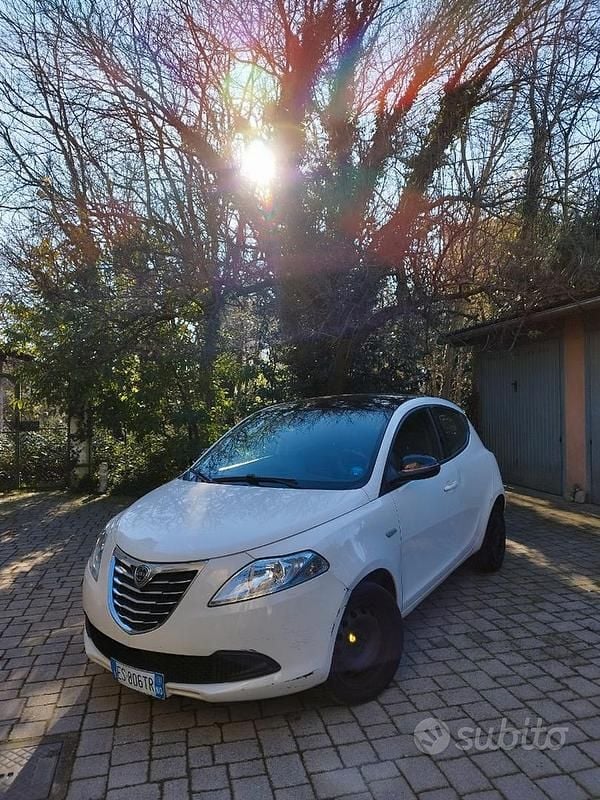 Usata Lancia Ypsilon 60 CV (44 kW) 2013 Utilitaria