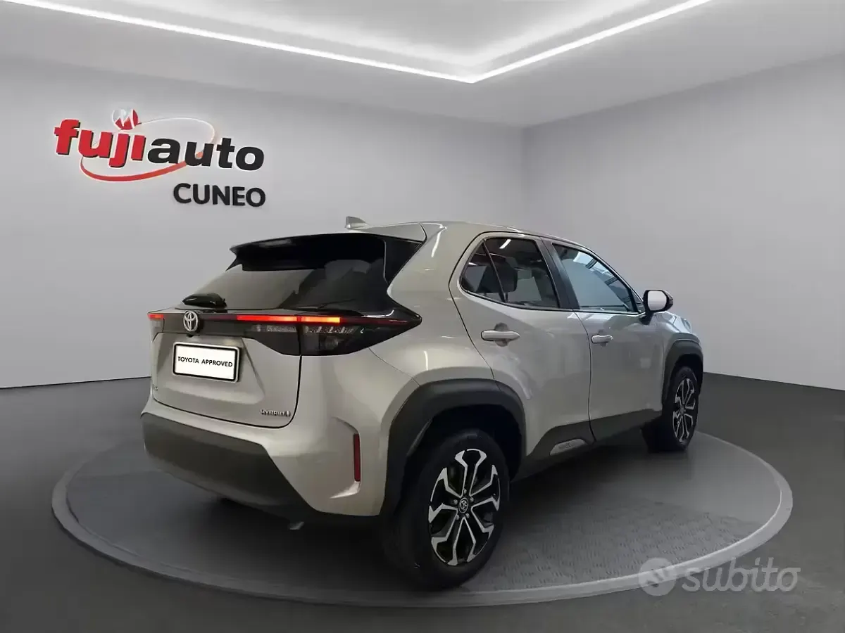 Usata Toyota Yaris Cross Trend 116 CV (85 kW) 2022 Grigio SUV