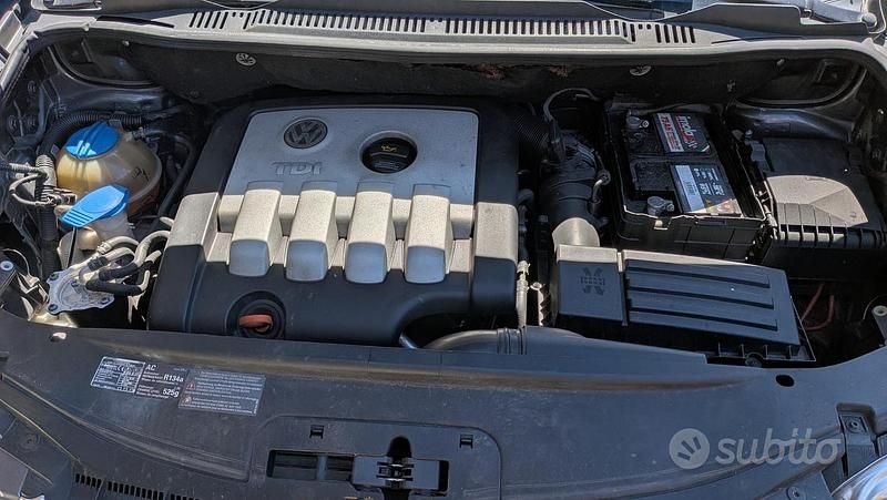 Begagnad VW Touran 140 HK (102 kW) 2004 Grå Minibuss