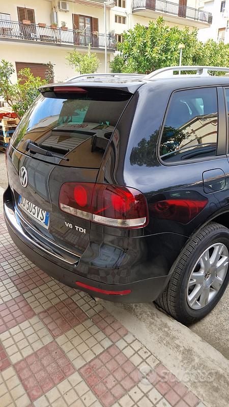 Usata VW Touareg 224 CV (164 kW) 2007 Nero SUV