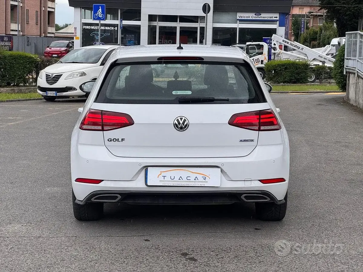 Begagnad VW Golf VIII Business 131 HK (96 kW) 2020 Vit Sedan