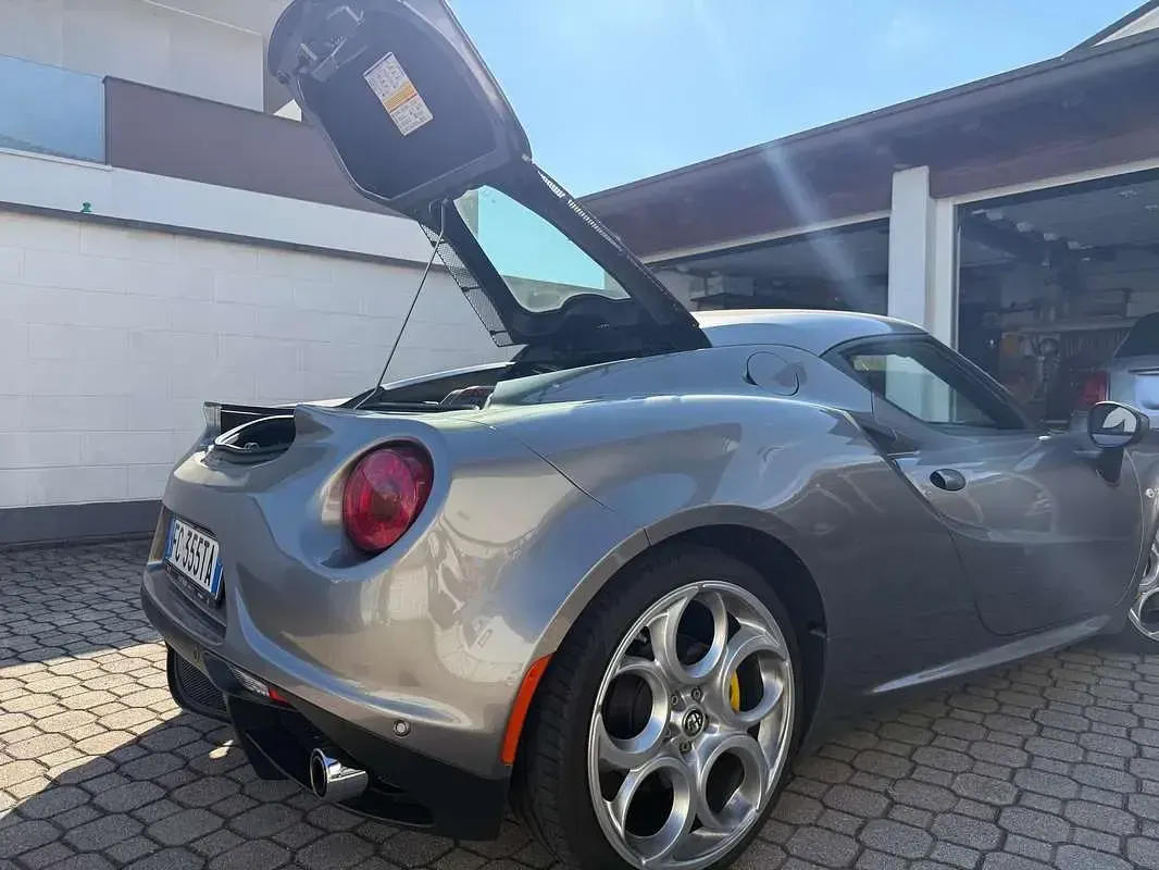 Usata Alfa Romeo 4C 241 CV (177 kW) 2016 Grigio Coupé