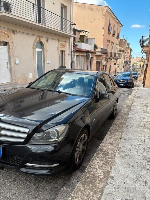 Usata Mercedes C220 170 CV (125 kW) 2011 Nero Berlina