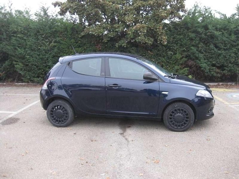 Usata Lancia Ypsilon Silver 69 CV (50 kW) 2021 Blu di blu micalizzato Utilitaria