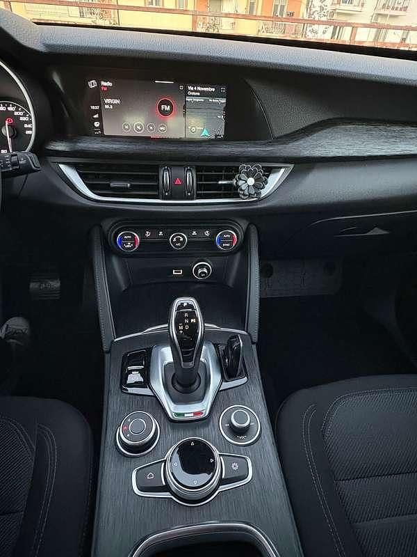 Usata Alfa Romeo Stelvio Business 190 CV (139 kW) 2021 Blu/azzurro SUV