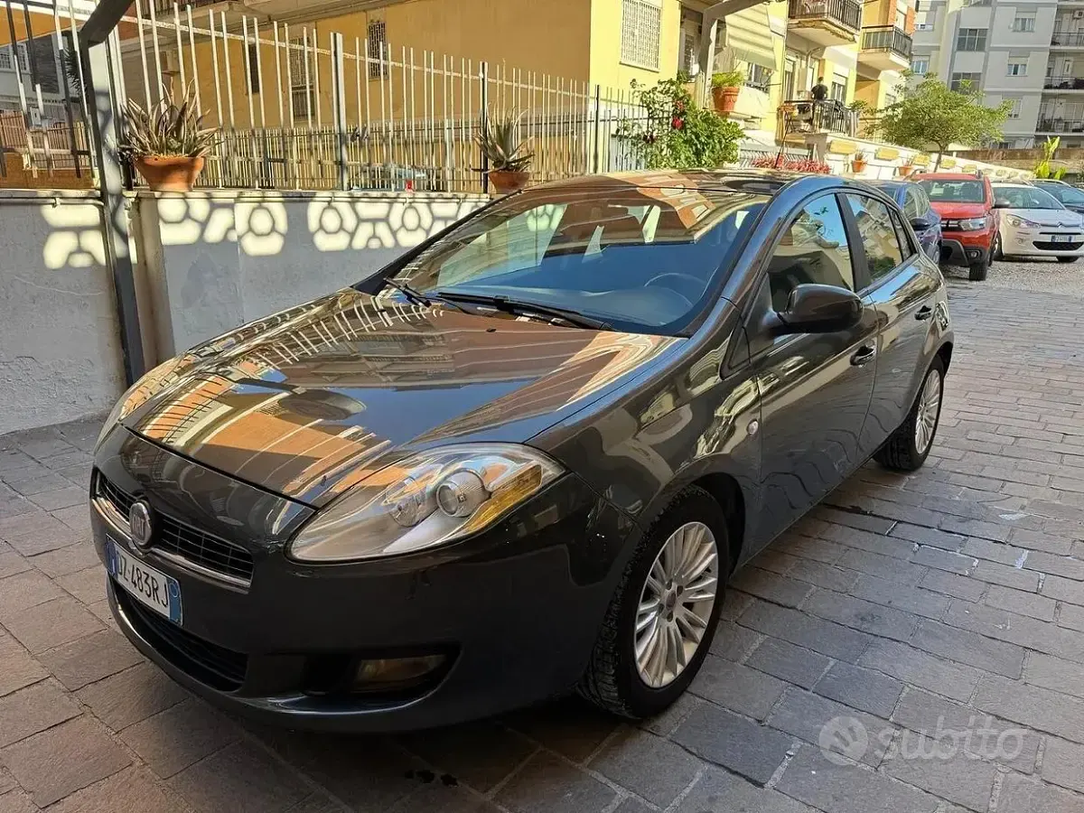 Usata Fiat Bravo 90 CV (66 kW) 2010 Marrone Utilitaria