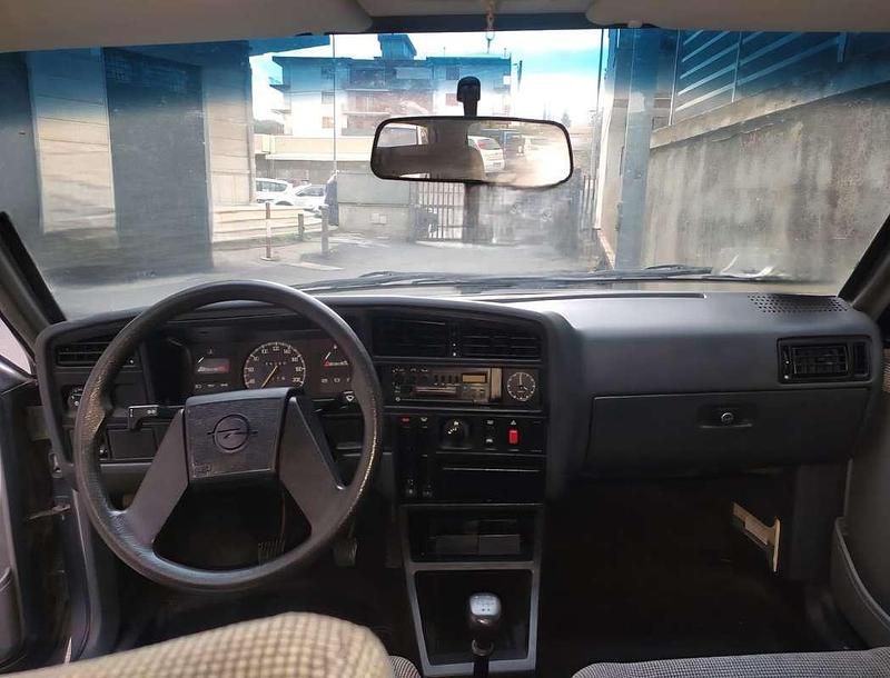 Usata Opel Ascona 84 CV (61 kW) 1986