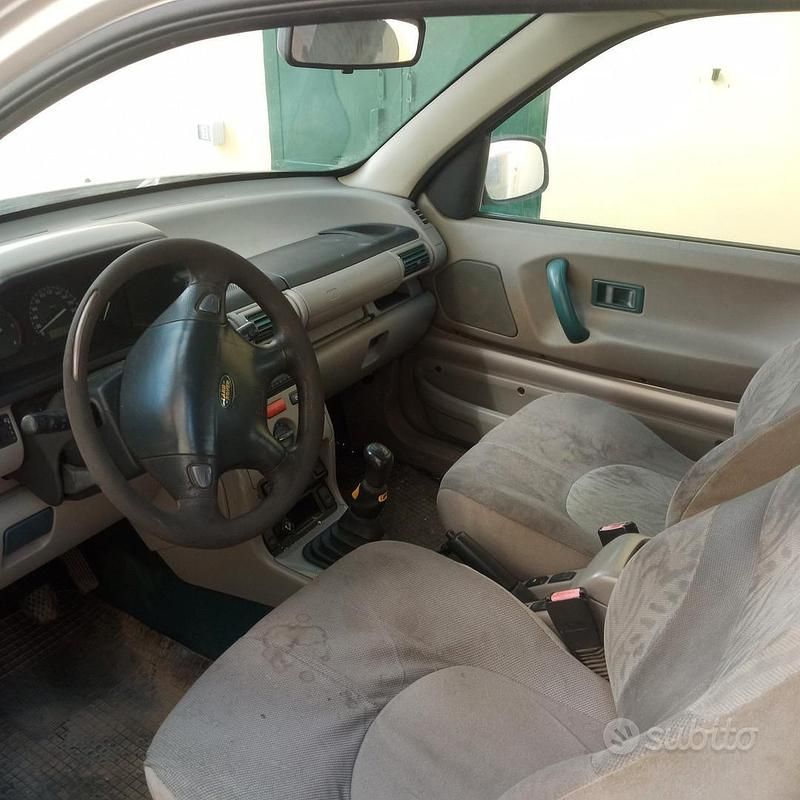 Usata Land Rover Freelander 97 CV (71 kW) 2001 Grigio SUV