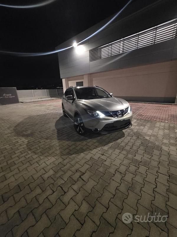 Usata Nissan Qashqai N-Connecta 110 CV (80 kW) 2016 Grigio SUV