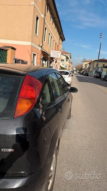 Usata Ford Focus 116 CV (85 kW) 2001 Berlina