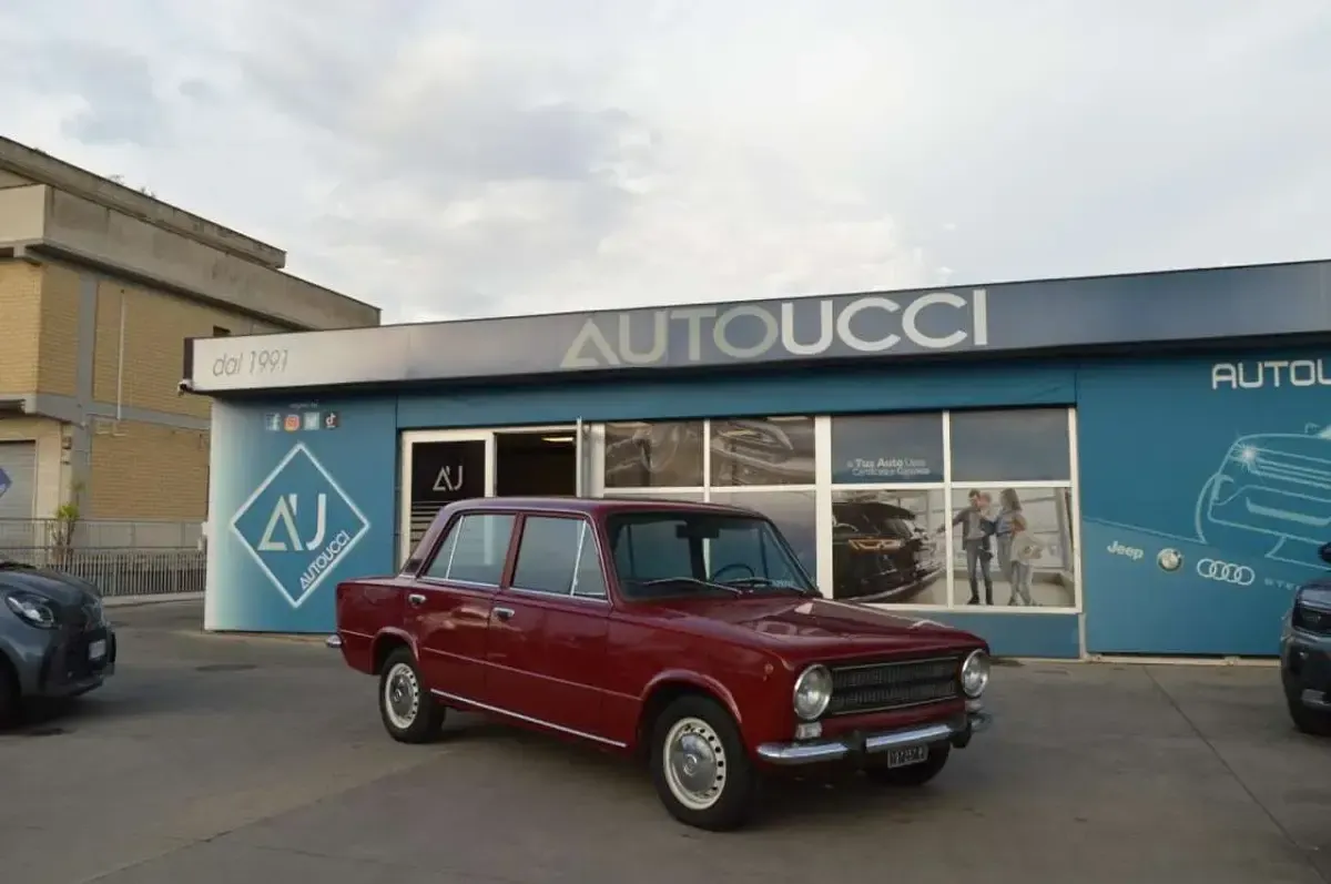 Usata Fiat 124 65 CV (47 kW) 1973 Bordeaux Berlina