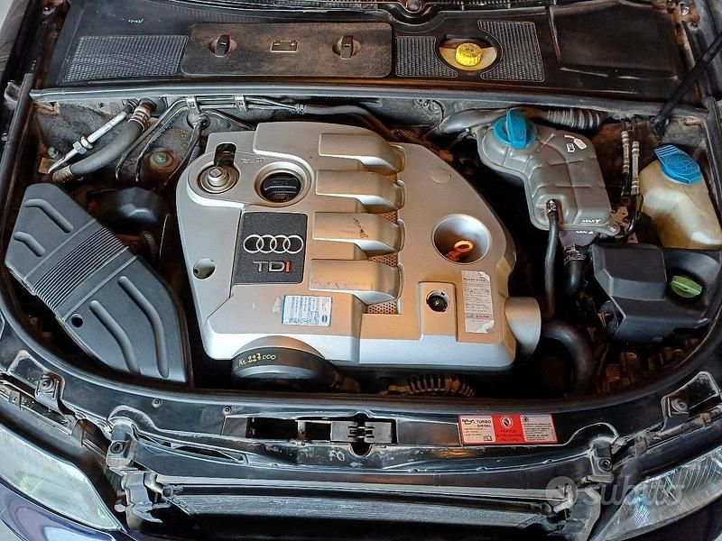 Begagnad Audi A4 131 HK (96 kW) 2001 Blå Sedan