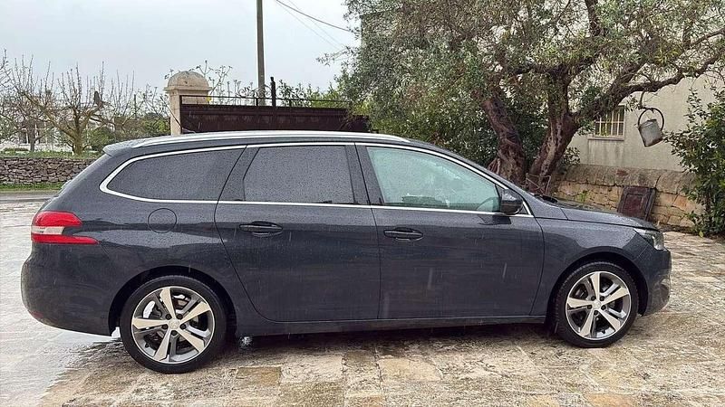 Begagnad Peugeot 308 SW Allure 114 HK (83 kW) 2014 Kombi