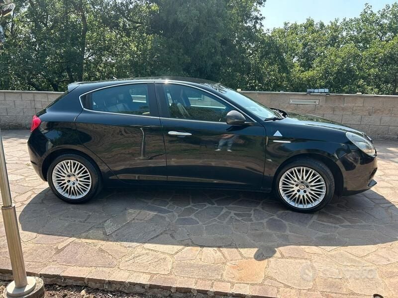 Usata Alfa Romeo Giulietta Distinctive 175 CV (128 kW) 2015 Nero Utilitaria