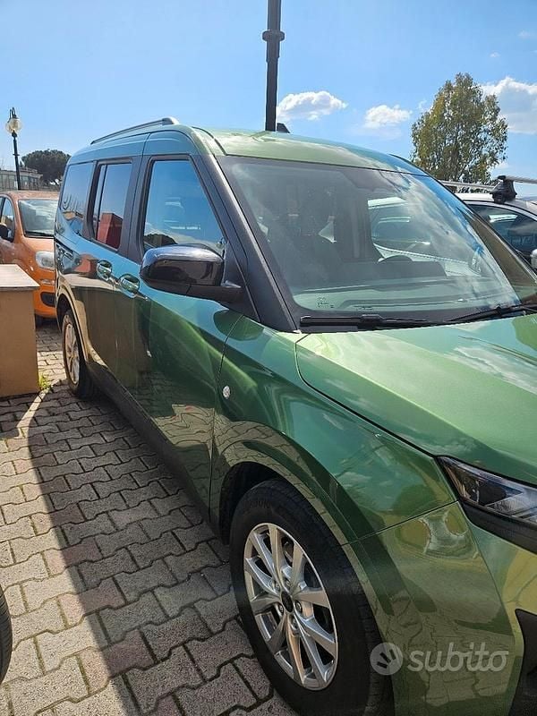 Usata Ford Courier 125 CV (91 kW) 2024 Verde Monovolume