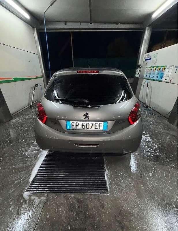Usata Peugeot 208 Allure 95 CV (69 kW) 2013 Utilitaria