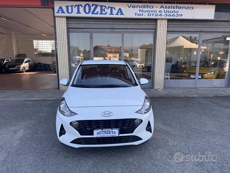 Usata Hyundai i10 65 CV (47 kW) 2023 Bianco Utilitaria