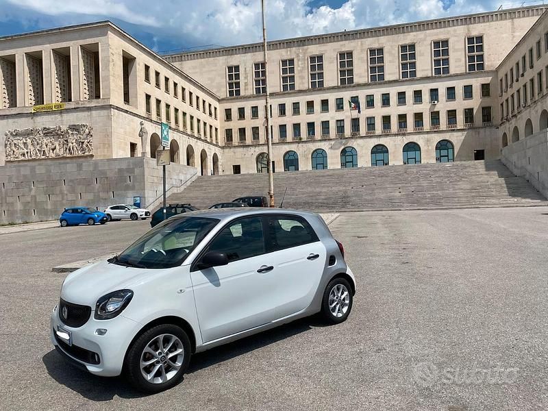 Bianco Usata 2017 Smart ForFour Passion Utilitaria | 11.900 € (Buon prezzo) - Immagine 1/4