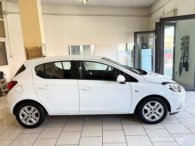 Usata Opel Corsa 90 CV (66 kW) 2015 Bianco Berlina