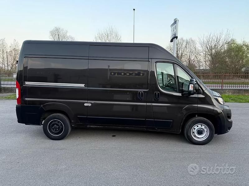 Usata Fiat Ducato 33 120 CV (88 kW) 2021 Marrone Furgone