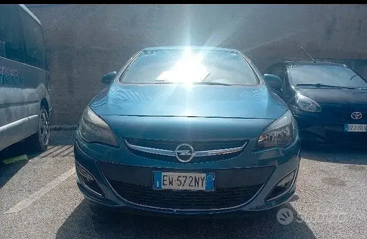 Usata Opel Astra Cosmo 110 CV (80 kW) 2014 Blu Berlina