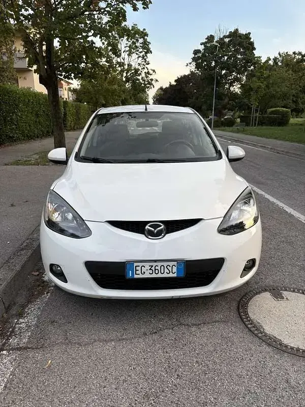 Usata Mazda 2 75 CV (55 kW) 2011 Utilitaria