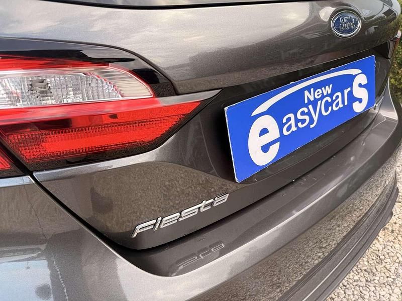 Grigio Usata 2024 Ford Fiesta ST-Line Berlina | 16.400 € (Buon prezzo) - Immagine 1/4