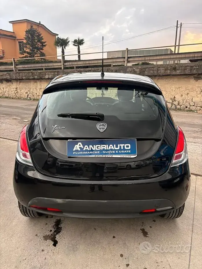 Usata Lancia Ypsilon 69 CV (50 kW) 2012 Nero Utilitaria