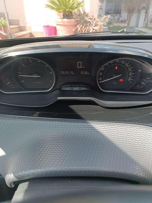 Usata Peugeot 2008 Active 82 CV (60 kW) 2018 Grigio SUV