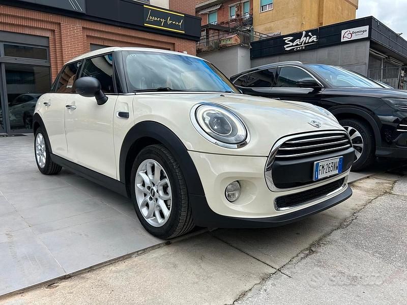 Usata Mini One D Business 116 CV (85 kW) 2018 Bianco Utilitaria
