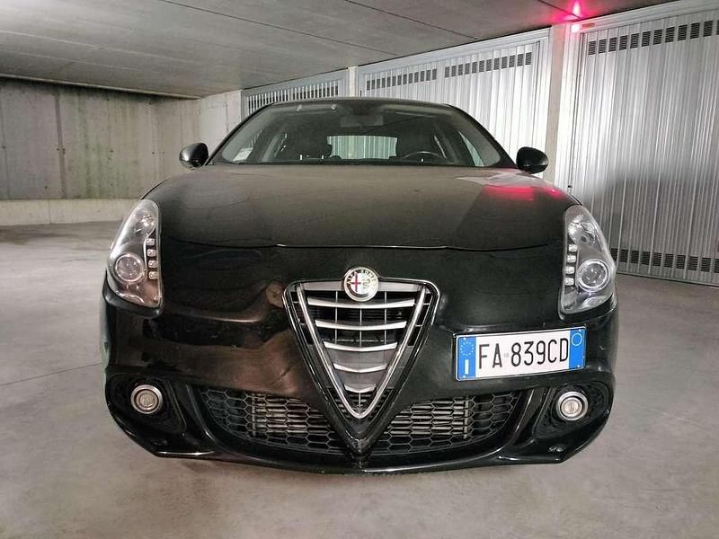 Usata Alfa Romeo Giulietta Distinctive 150 CV (110 kW) 2015 Nero Utilitaria