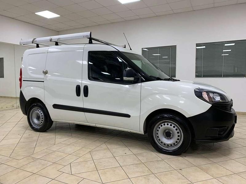 Usata Fiat Doblò 120 CV (88 kW) 2020 Bianco Monovolume